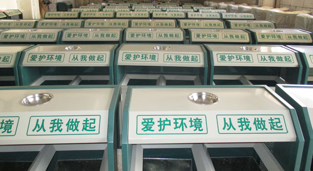 環(huán)衛(wèi)果皮箱設(shè)施遭破壞何時才能休 環(huán)衛(wèi)果皮箱設(shè)施遭破壞何時才能休