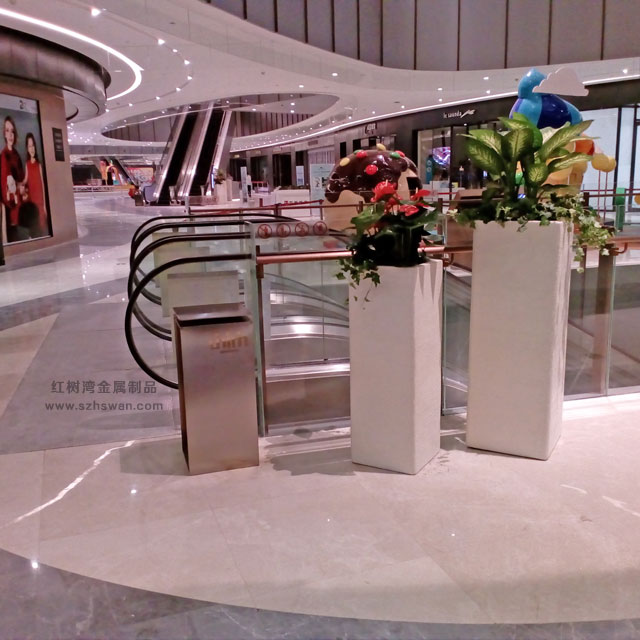 高檔不銹鋼垃圾桶凈化佛山中海環(huán)宇城商場(chǎng)擺放圖