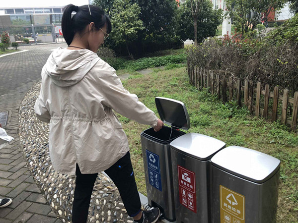 腳踏式三分類(lèi)不銹鋼垃圾桶 腳踏式三分類(lèi)不銹鋼垃圾桶